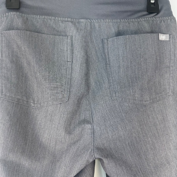 FIGS Graphite Scrub Set | Small Top + Small Tall Jogger Pants - Picture 8 of 12